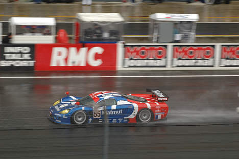 Lørdag eftermiddag kom der regn der neutraliserede løbet. Her ses Oreca Saleen S7R.
(Foto: Motorsporten.dk)